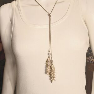 Gorgeous vintage slinky gold chain w/gold dusted pine cones w/crystal necklace